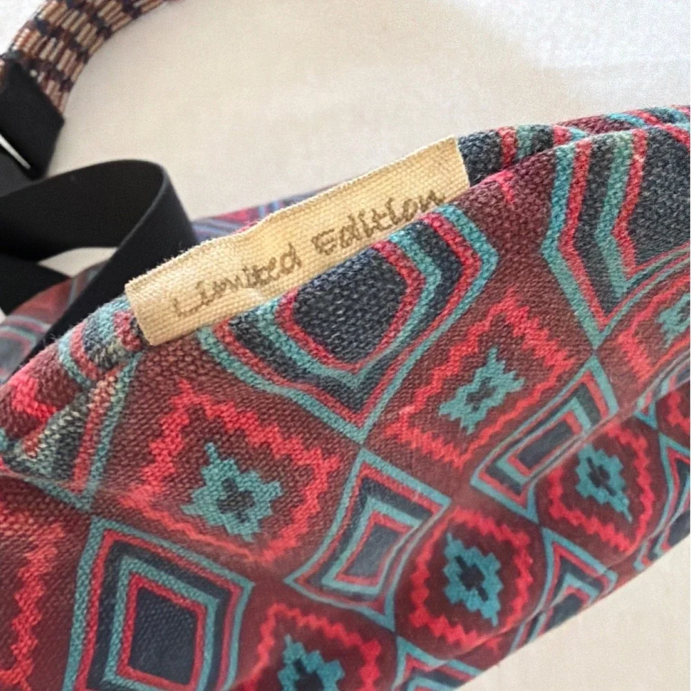 KAVU‎ Rope Bag Sling Backpack Southwestern Geometric Diamond Red Blue Canvas
